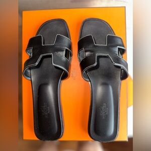 Black Hermès Oran Sandals